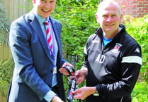 Dowson donates medal in aid of hospice auction