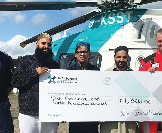 Shah Jahan Mosque donates £1,300 to air ambulance