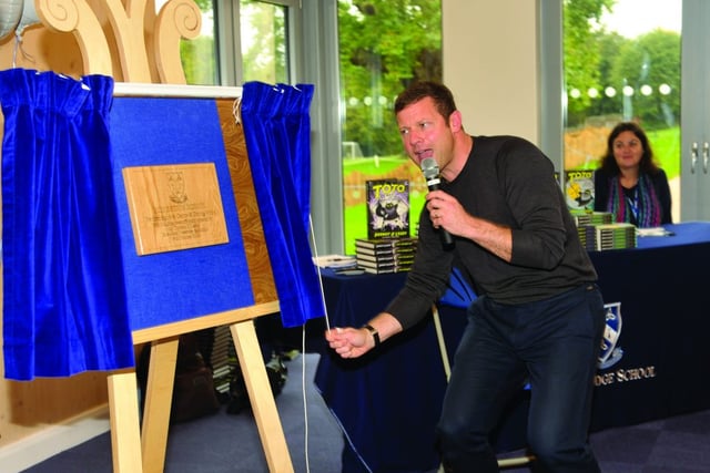 Dermot O’Leary opens new centre at Hoe Bridge School