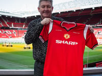 Man Utd hero to sell shirts and medals at local auction