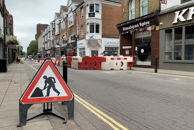 Chertsey Road closes for resurfacing
