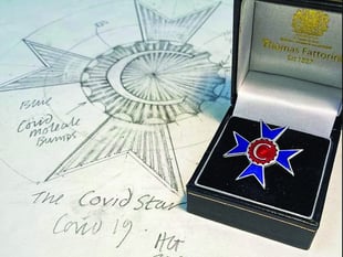 Sculptor designs medal to honour those helping local hospital through pandemic