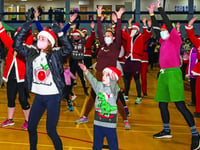 Festive fun run boosts funds for hospice