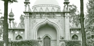 Star’s mum makes nostalgic visit to Shah Jahan Mosque