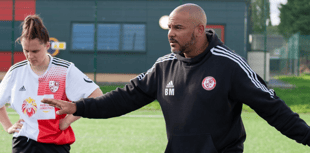 Cards look to throw spanner in leaders’ title bid