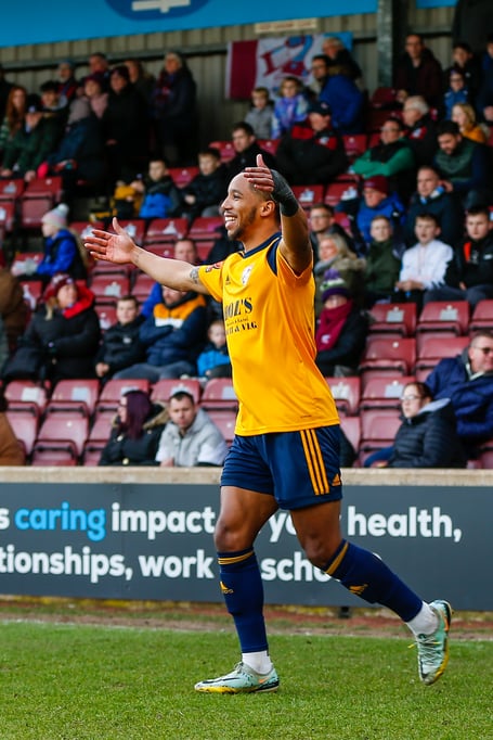 Rhys Browne has been praised by his fellow Woking forward Pádraig Amond.