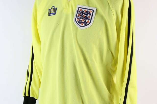 Net yourself a piece of legendary goalie’s kit