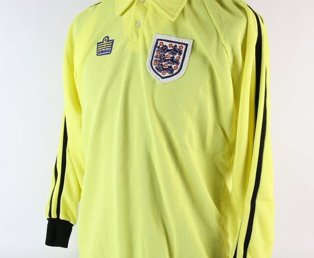 Net yourself a piece of legendary goalie’s kit