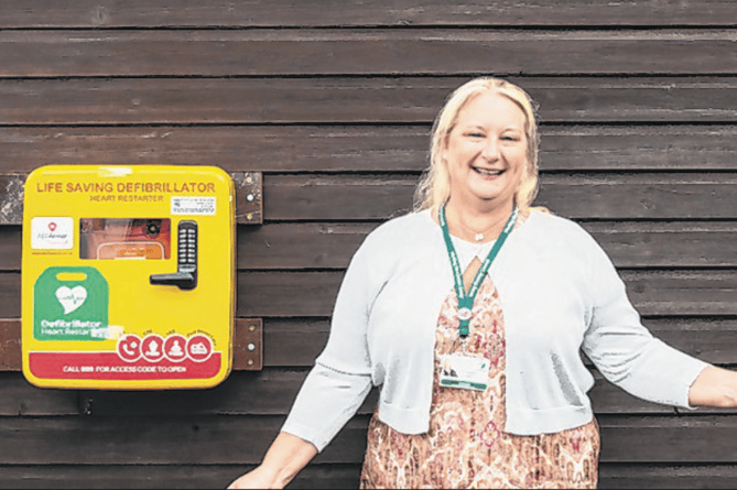 Cllr Amanda Boote with the new defibrillator