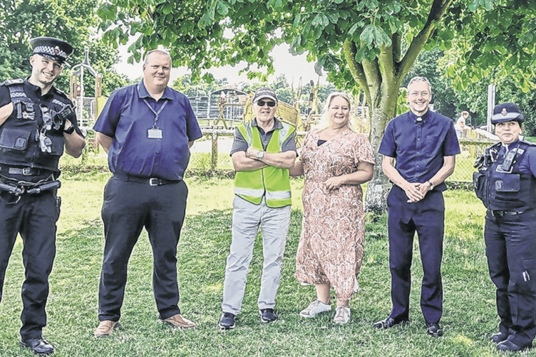 PC Bradley Cooper and PCSO Naz Svyntakh joined Woking BC’s Oli Walker (ASB officer), Cllr Amanda Boote and Martin Stilwell for a patrol around Byfleet recreation ground on a Thursday at 4pm. They were joined by Byfleet vicar John McCabe