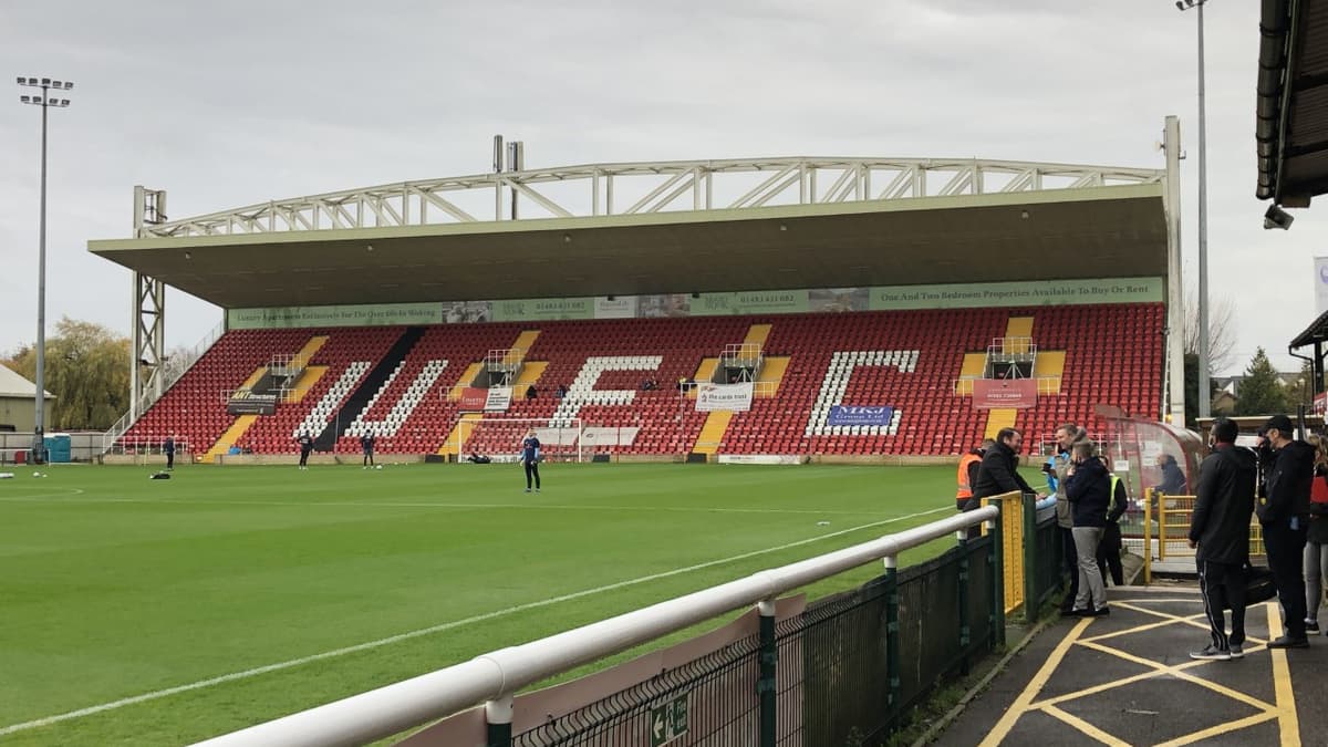 Josh Ayres sale de Woking a préstamo al Walton & Hersham