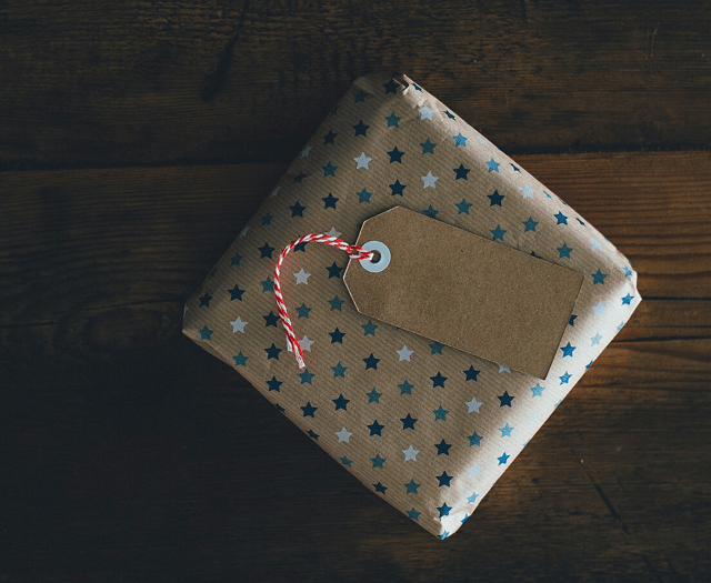 Wrapping paper: Creative crafts and responsible recycling