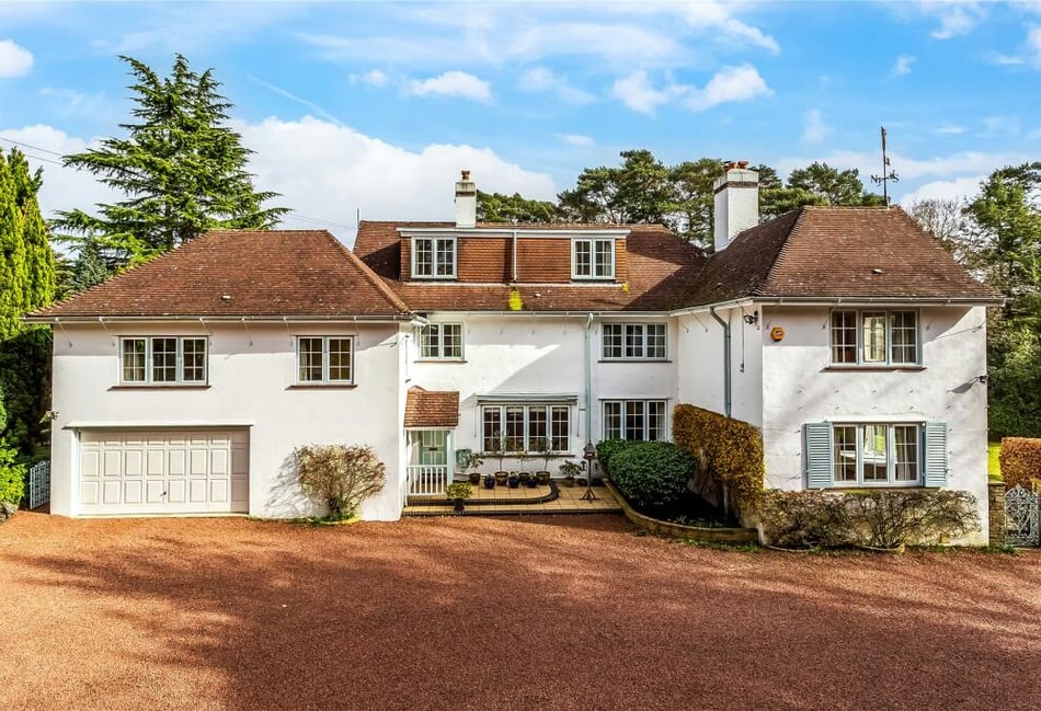 "Quintessential" £2m country house for sale with golf club access 