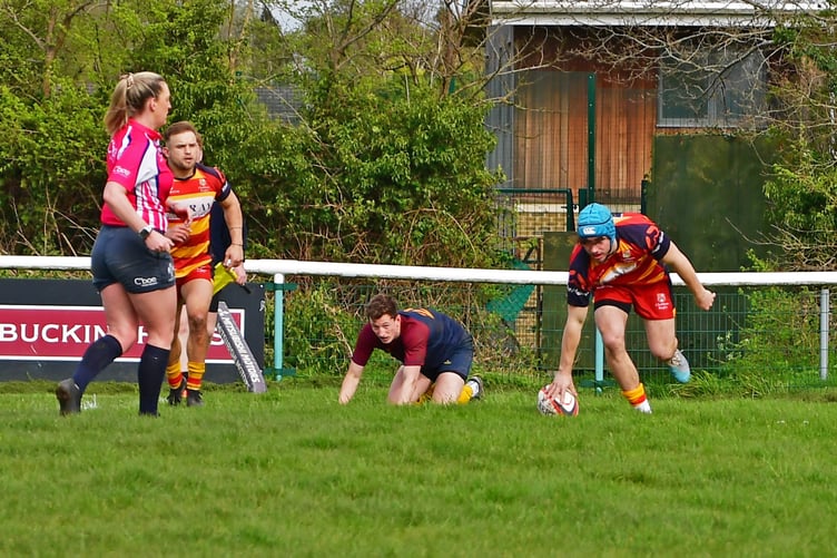 Chobham's Matt Lount scoring a try (Photo: John O'Brien)