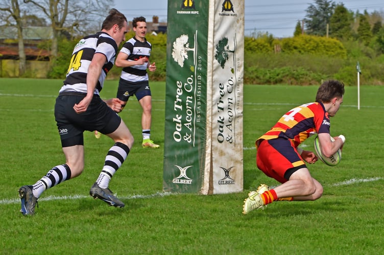 Chobham's Matt Lount scores a try (Photo: John O'Brien)