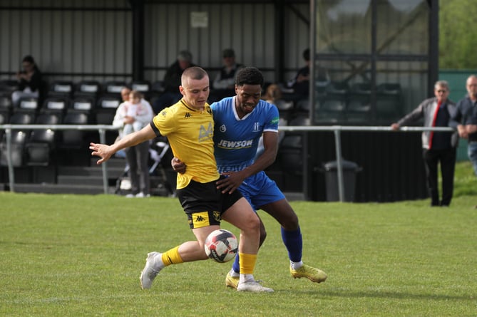 Action from Sheerwater's 2-2 draw at Tadley Calleva (Photo: Daniel Eicke)