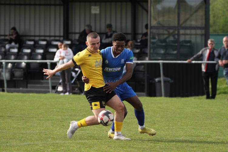 Action from Sheerwater's 2-2 draw at Tadley Calleva (Photo: Daniel Eicke)