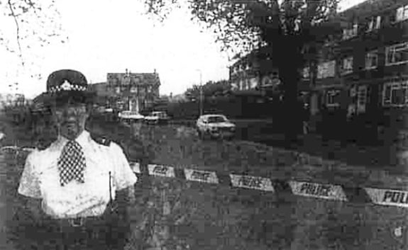 Police cordon on the Barnsbury estate after the murder. News & Mail photo