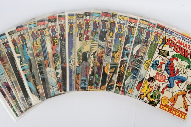 A group of 22 The Amazing Spider-Man Marvel comics 