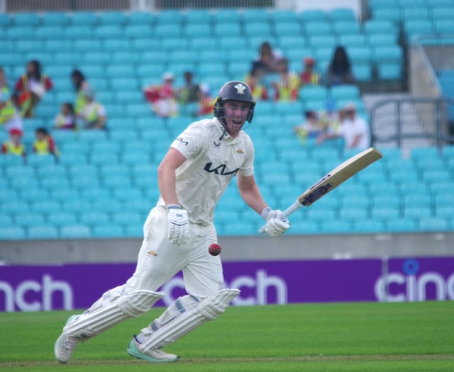 Worrall cuts through Pears as Surrey win to stay at the top