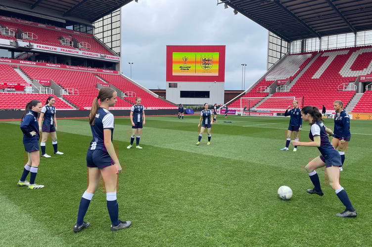 Fullbrook under-16 girls warm up for their cup final (Photo: Fullbrook School)