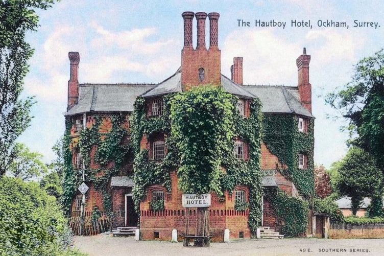 Picture postcard view of The Hautboy Hotel, Ockham, in 1909.