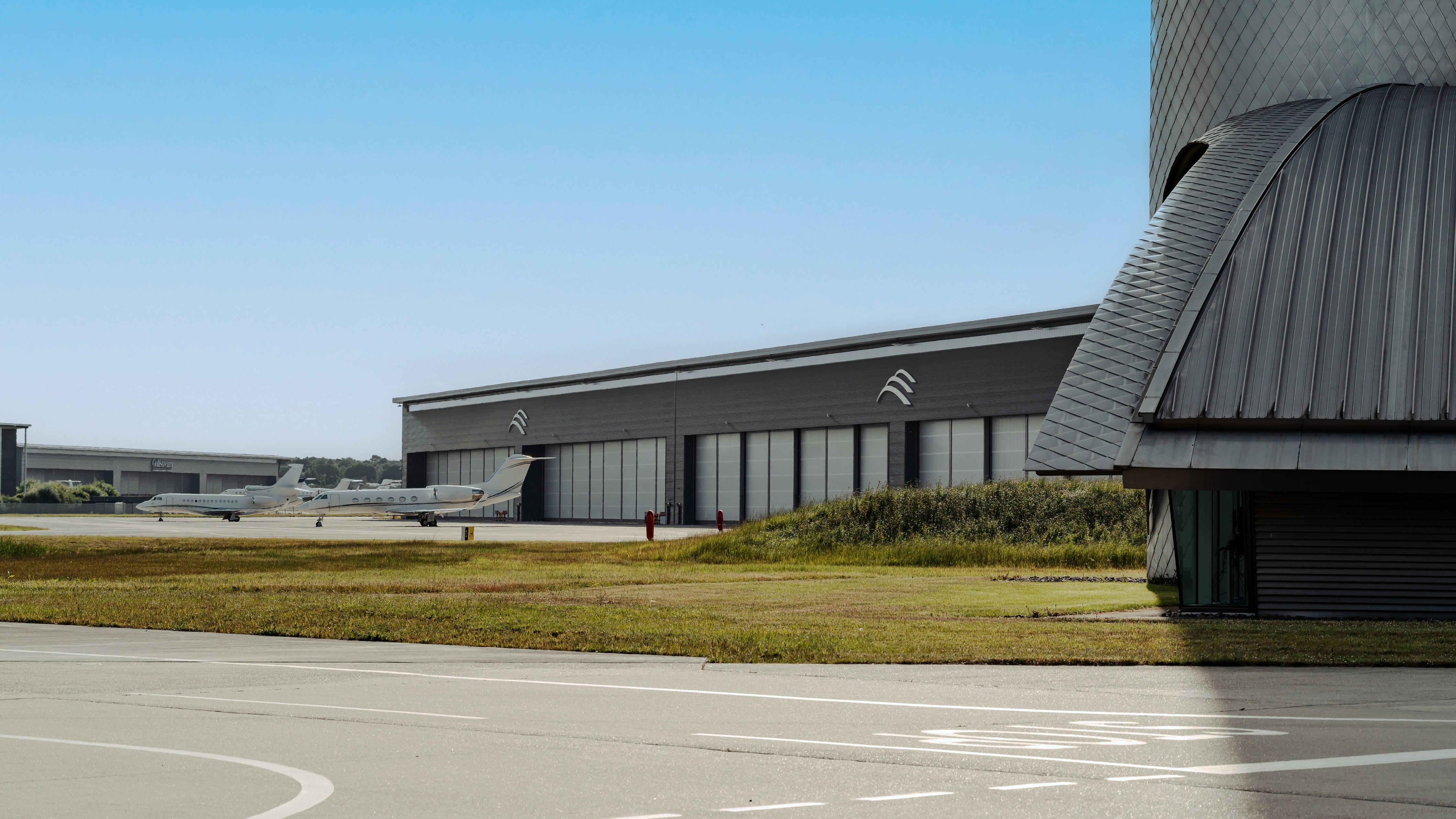 Farnborough Airport unveils new £55 million hangar facility ...