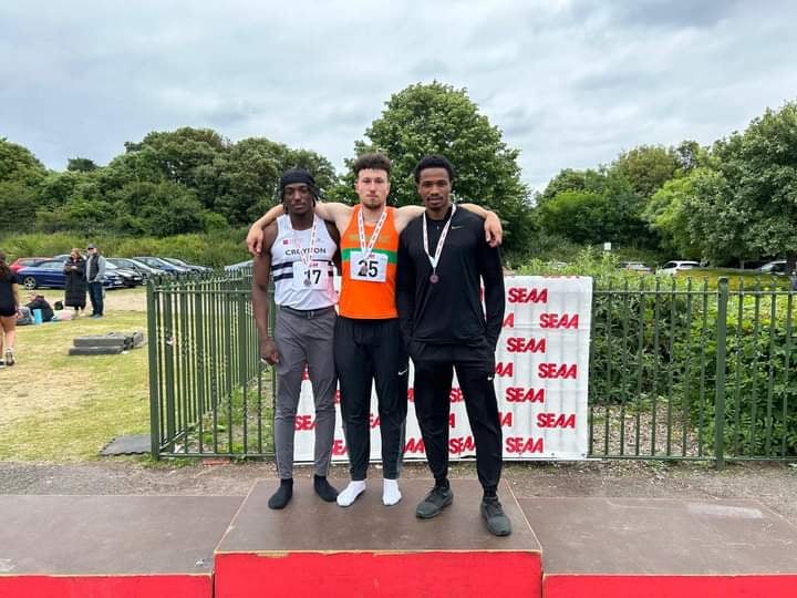 Tyler Panton, centre.