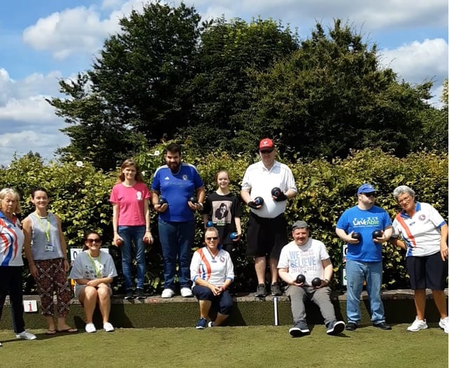Bowling Club welcomes charity to the green