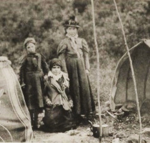 Postcard of Gypsies on Chobham Common
