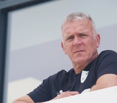 Abbott returns to fire Surrey's title hopes