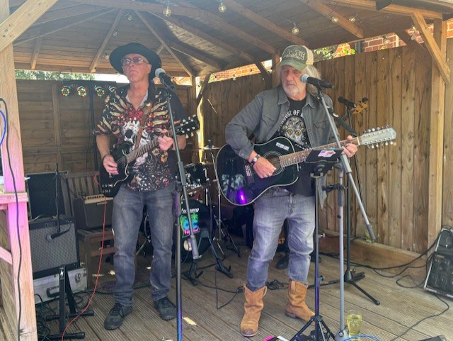 Old Woking pub rocks for veterans' charity