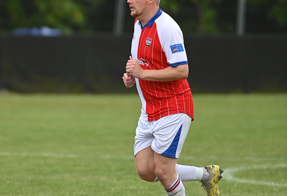 Knaphill stunned by North Greenford's late surge