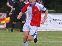 Knappers beat Balham, but Yellas slip to defeat at Moneys