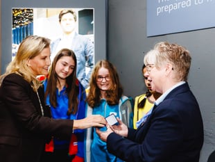 Duchess of Edinburgh joins 100 Girlguiding members