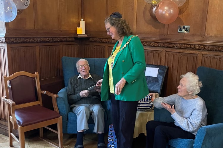 Reg receives his card from the King and Queen Consort from mayor Cllr Louise Morales