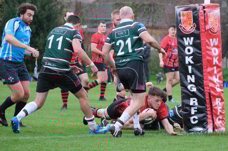 Kieran Williamson scores Woking's second try against Guildfordians (Photo: Justin Cliffe)