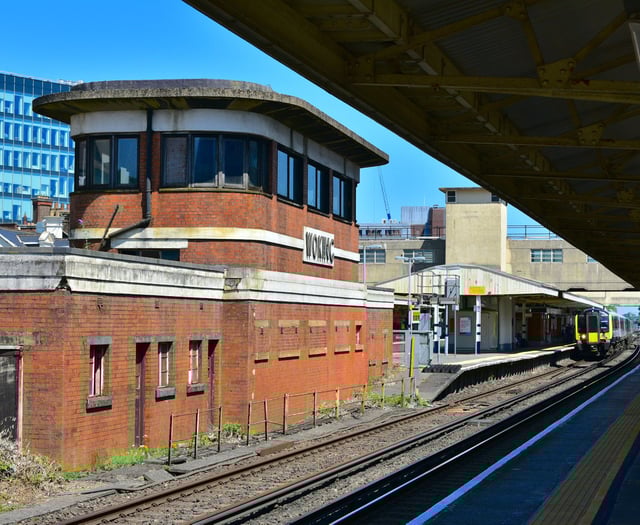 Station lift closures 'unacceptable', says MP