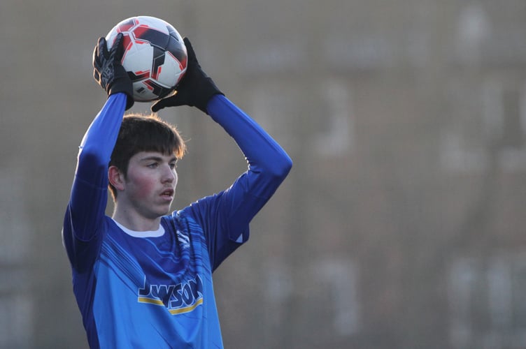 Action from Sheerwater's 1-0 defeat against Horley Town (Photo: Dan Eicke)