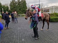 El Rio wins handicap chase at Kempton Park