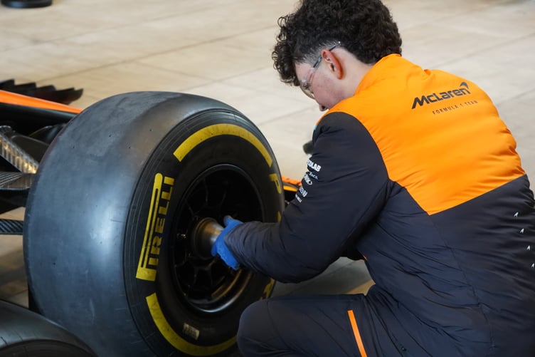 McLaren demonstrating how to remove tyre