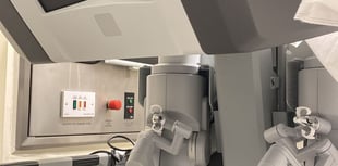 Ashford and St Peter’s Hospitals mark 100 robotic colorectal surgeries
