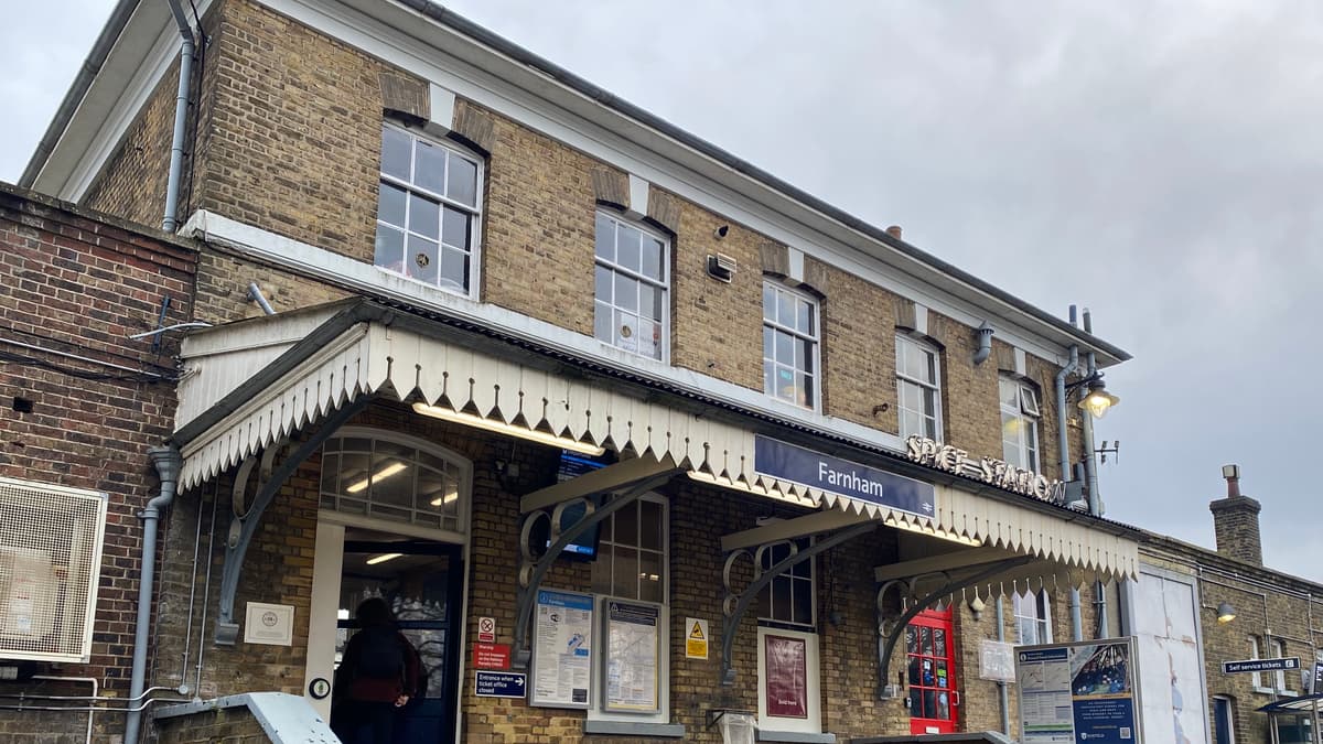 Farnham & Alton trains disrupted over bank holiday