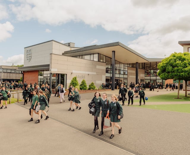 Six schools join pilot to tackle pupils’ screen time