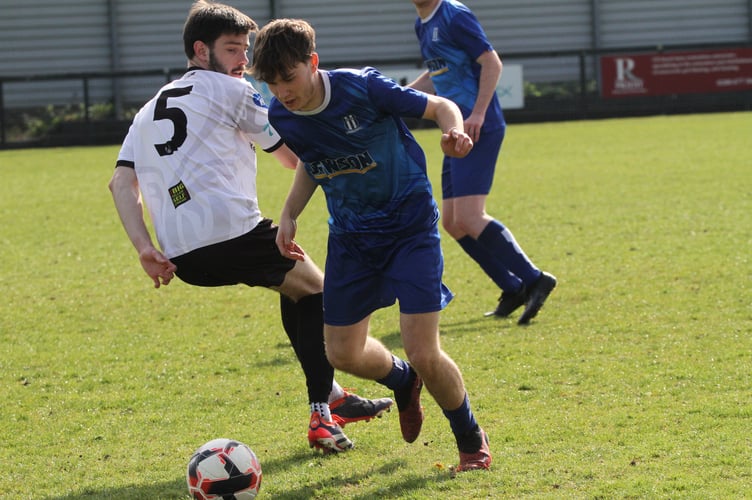 Action from Sheerwater's 4-0 defeat against Balham (Photo: Dan Eicke)