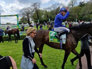 Dancing Gemini shines at Sandown