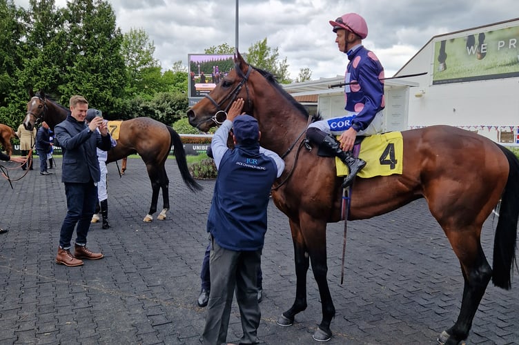 Crestofdistinction with David Probert aboard (Photo: Peter Moore)