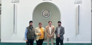 Ex-Premier League footballer Nicky Banger visits Tilford mosque