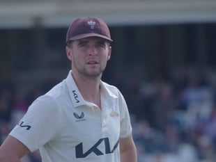 Surrey thrash Yorkshire to close in on summit
