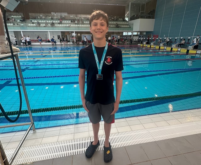 Gold for Woking swimmer Josh Hutchinson in regional championship  